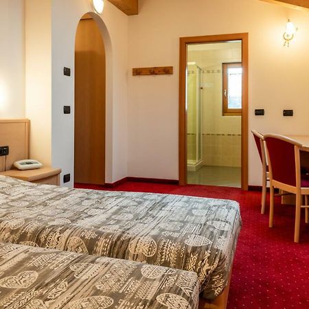 Hotel Europa Pozza di Fassa Esterno foto
