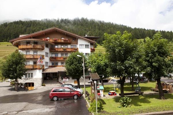 Hotel Europa Pozza di Fassa Esterno foto