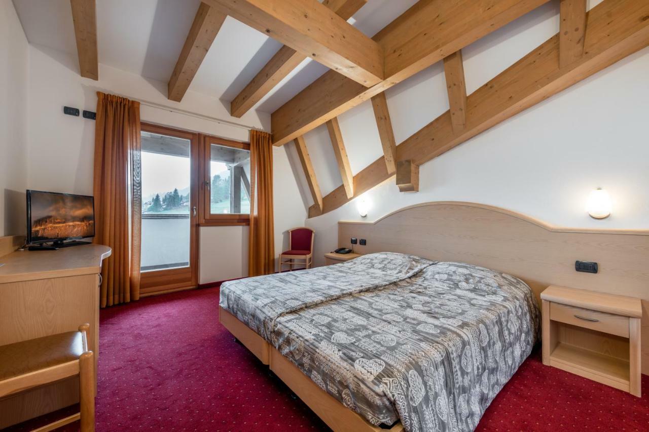Hotel Europa Pozza di Fassa Esterno foto