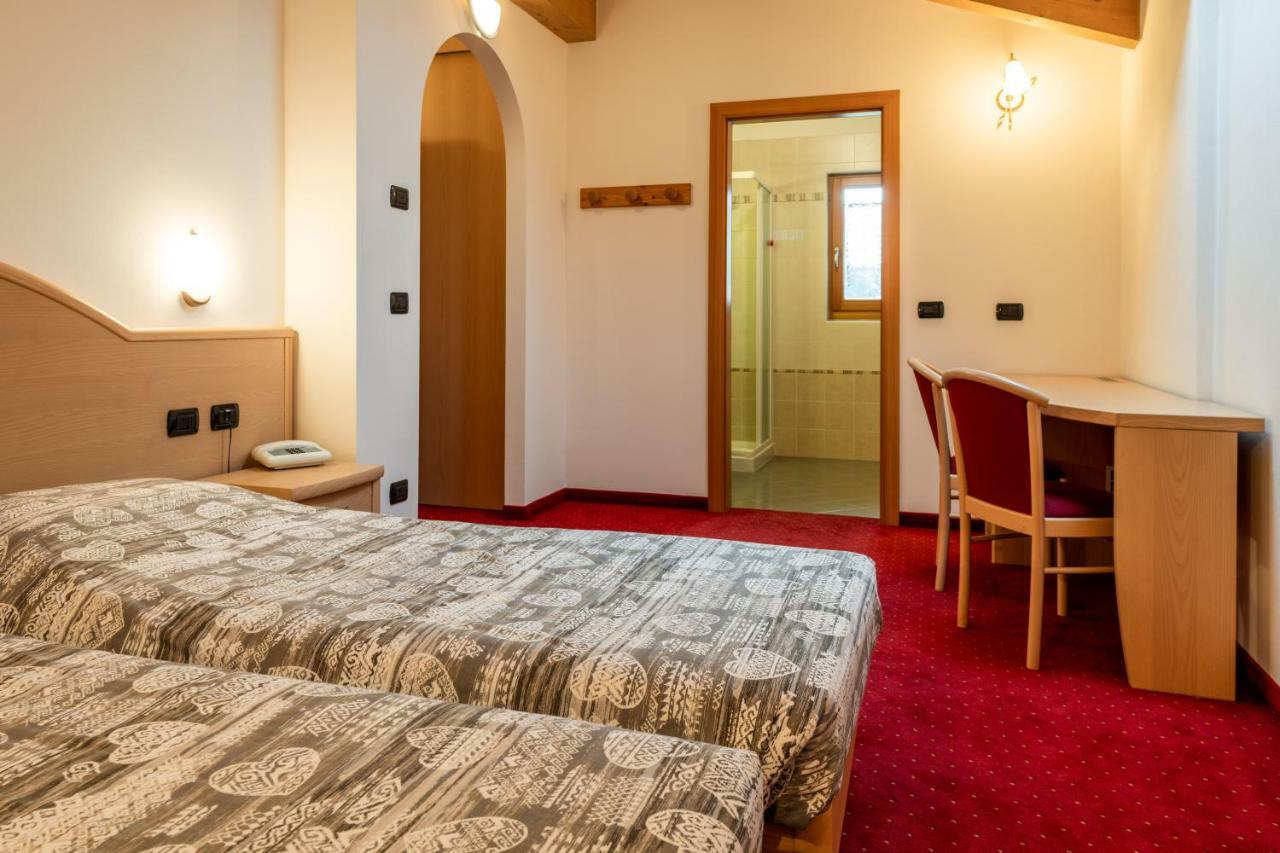 Hotel Europa Pozza di Fassa Esterno foto